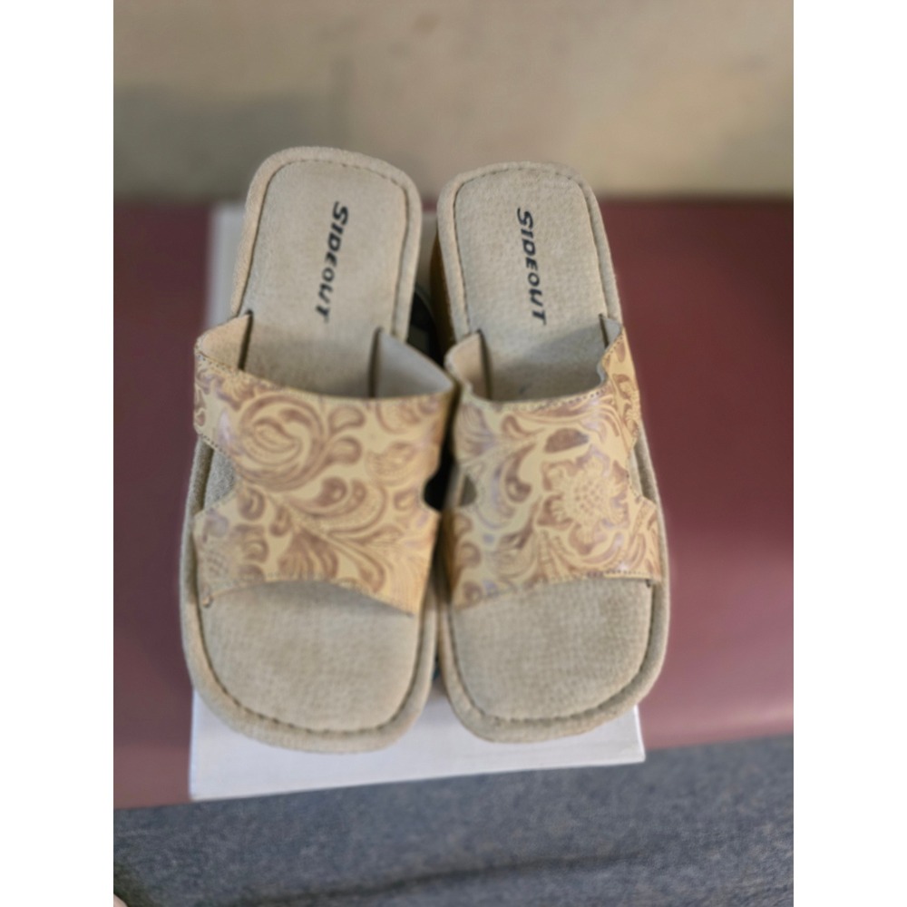 Sideout Betty Natural Floral Embossed Platform Wedge Slide Sandals Womens 8
